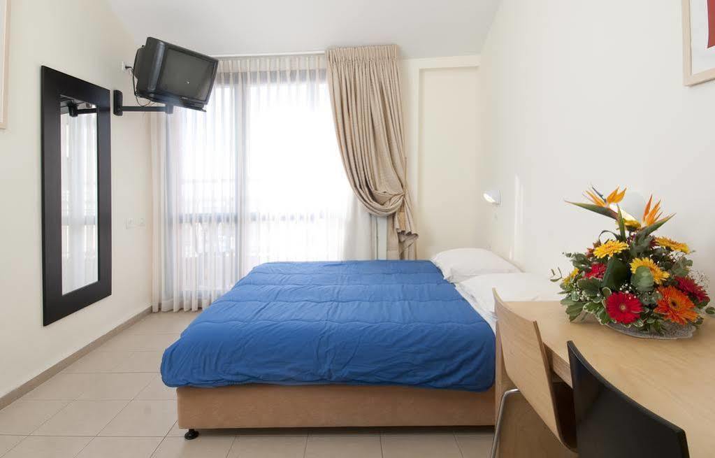 Hi - Shlomi Hostel Shelomi ภายนอก รูปภาพ